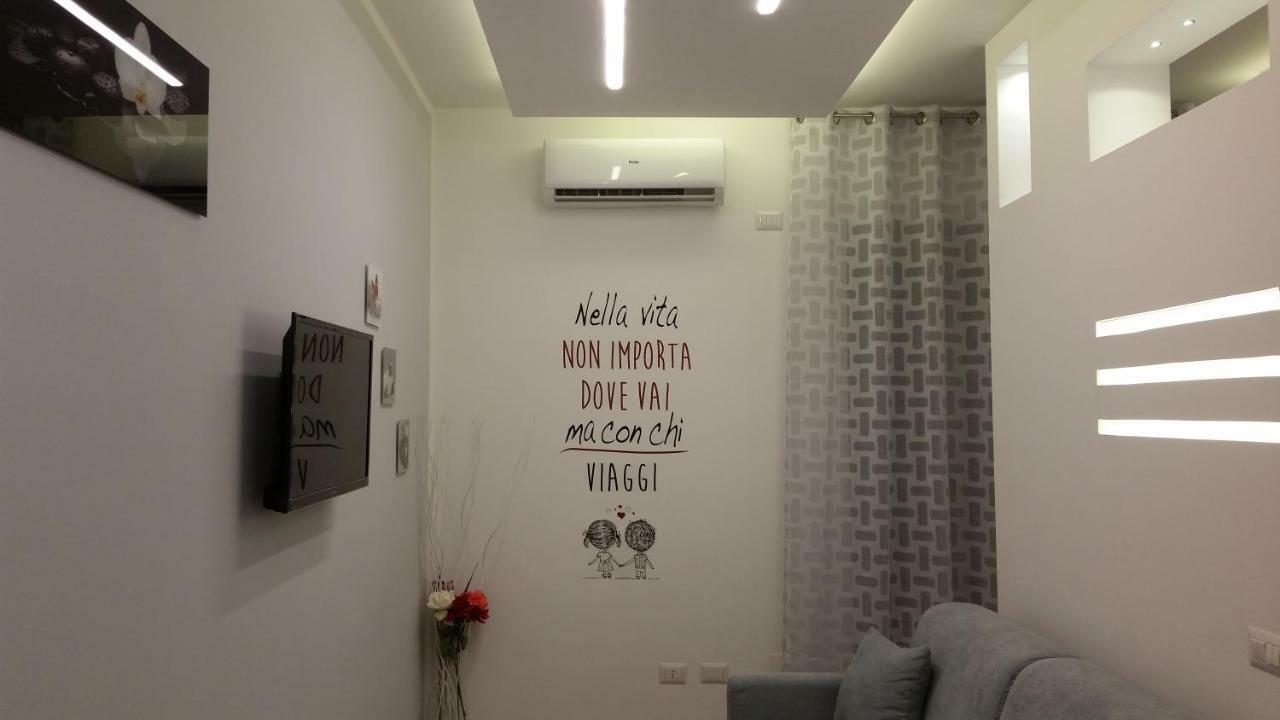 La Mongolfiera Apartment Napoli Bagian luar foto