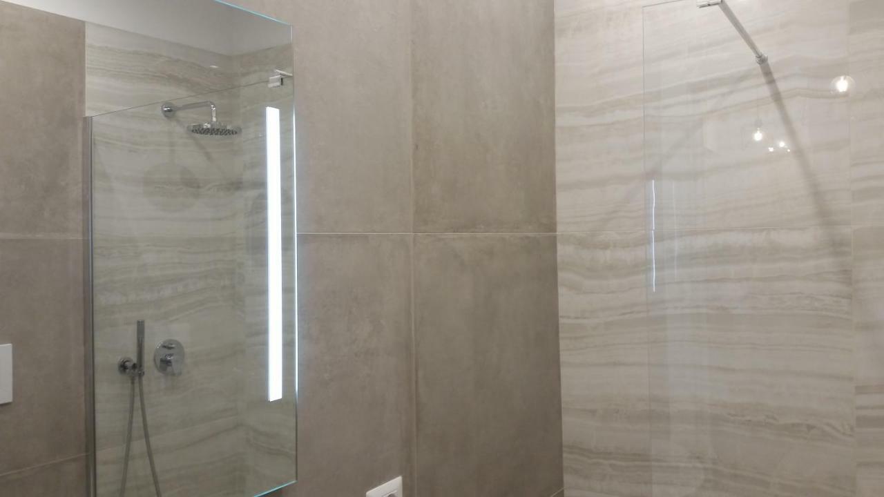 La Mongolfiera Apartment Napoli Bagian luar foto